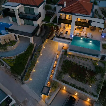 Majestic Villa *