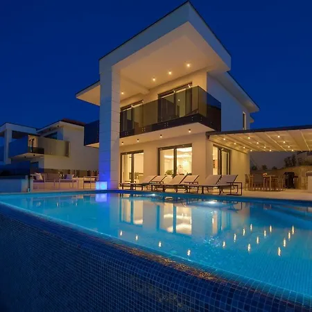 Majestic Villa *