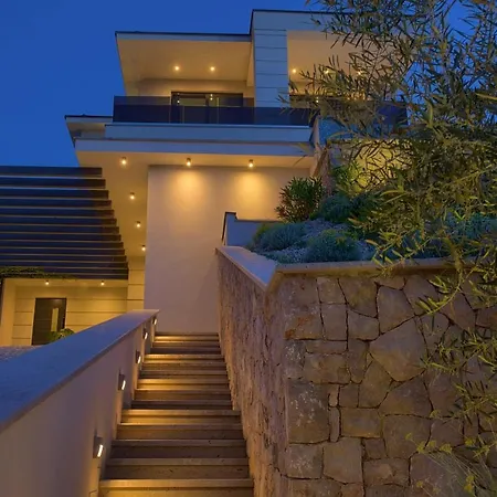 Majestic Villa