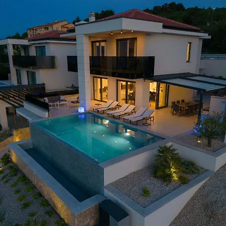Majestic Villa *
