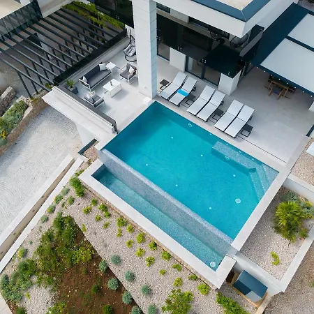 Majestic Villa